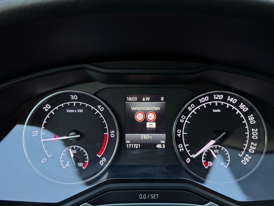 Škoda Superb Combi 2,0 TDI DSG - JAMSTVO 12 Mj - SERVISNA - REG 08/27, fotografija 17