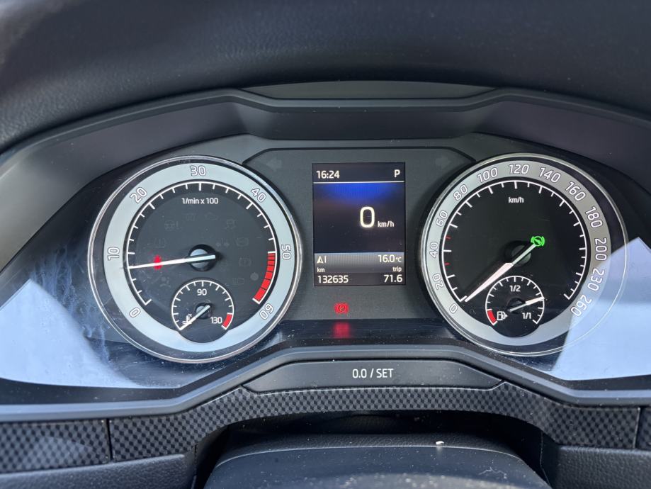 Škoda Superb Combi 2.0 TDI DSG SportLine, reg 10/27, 2 seta kotača, R1, fotografija 10