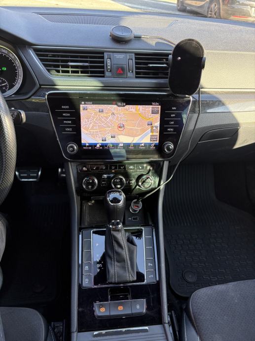 Škoda Superb Combi 2.0 TDI DSG SportLine, reg 10/27, 2 seta kotača, R1, fotografija 9