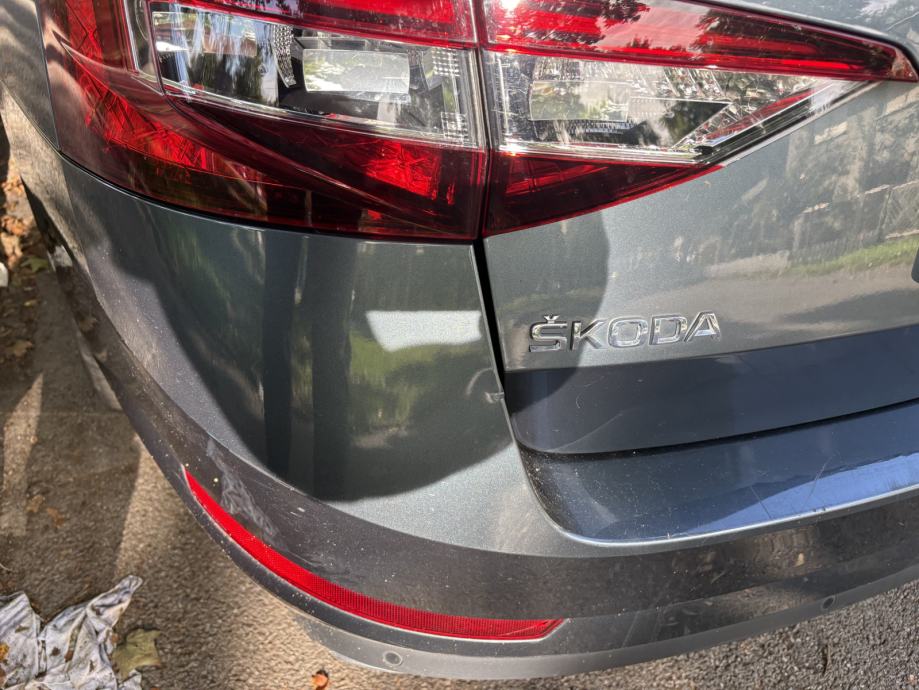 Škoda Superb Combi 2.0 TDI DSG SportLine, reg 10/27, 2 seta kotača, R1, fotografija 16