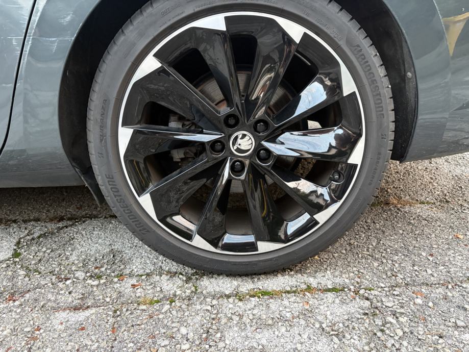 Škoda Superb Combi 2.0 TDI DSG SportLine, reg 10/27, 2 seta kotača, R1, fotografija 13