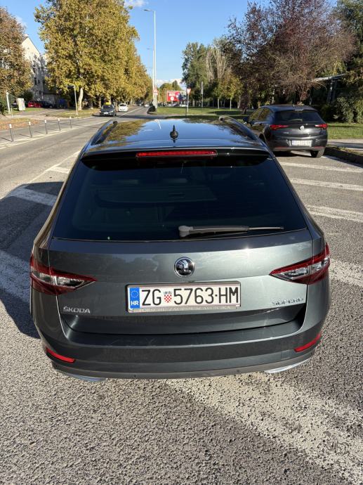 Škoda Superb Combi 2.0 TDI DSG SportLine, reg 10/27, 2 seta kotača, R1, fotografija 6