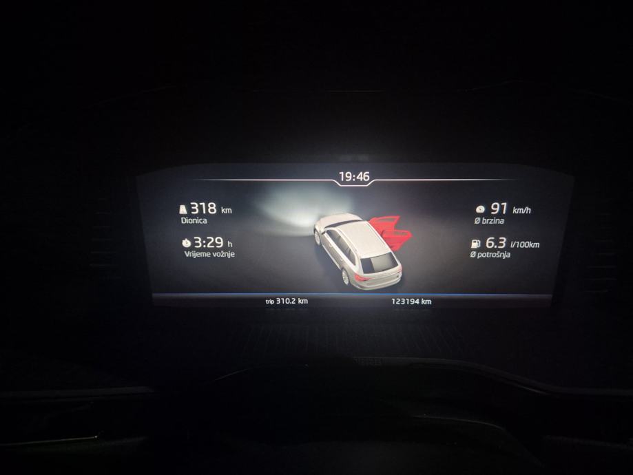 Škoda Superb Combi 2,0 TDI, fotografija 2