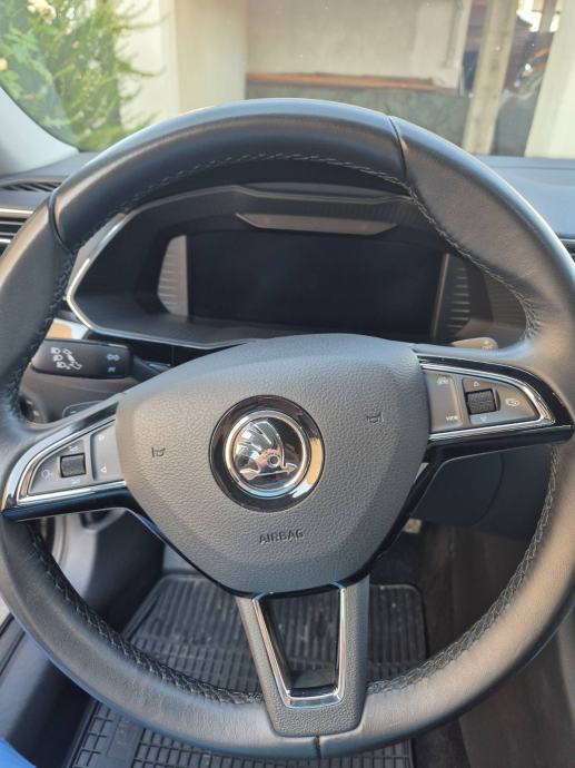 Škoda Superb Combi 2,0 TDI, fotografija 3