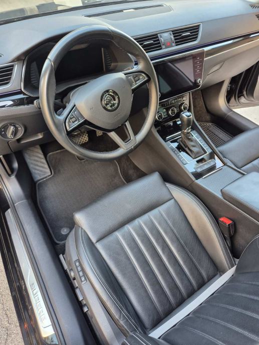 Škoda Superb Combi 2,0 TDI, fotografija 5