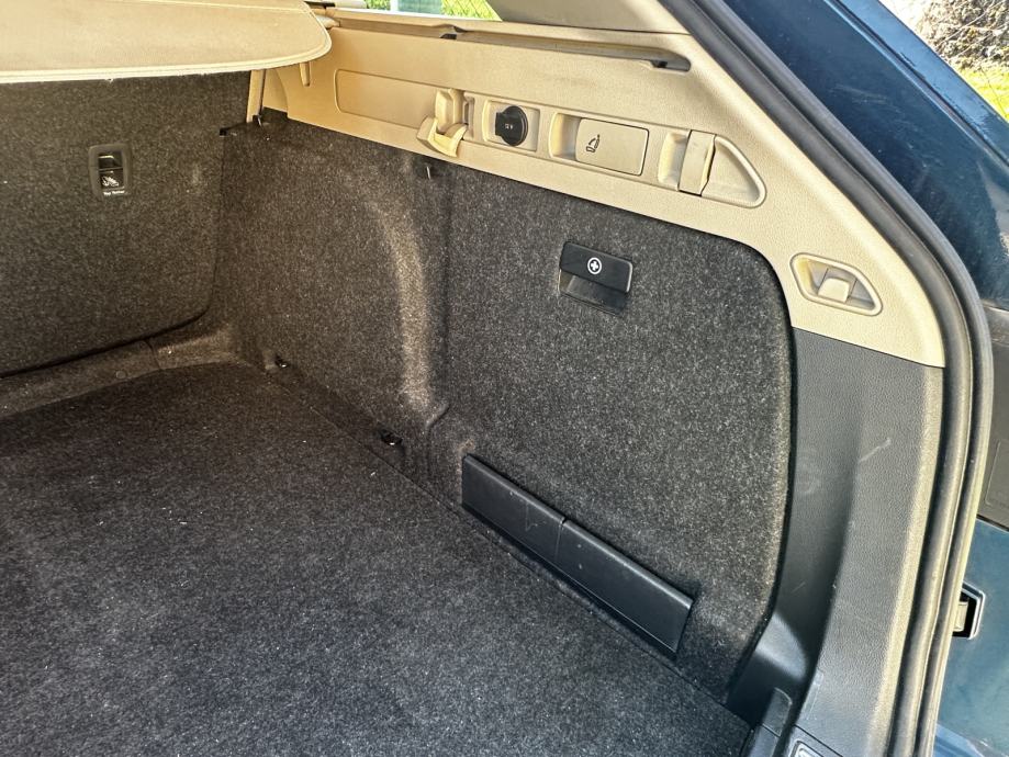 Škoda Superb Combi Laurin & Klement 2.0 TDI 4x4 DSG, 190 KS, fotografija 11