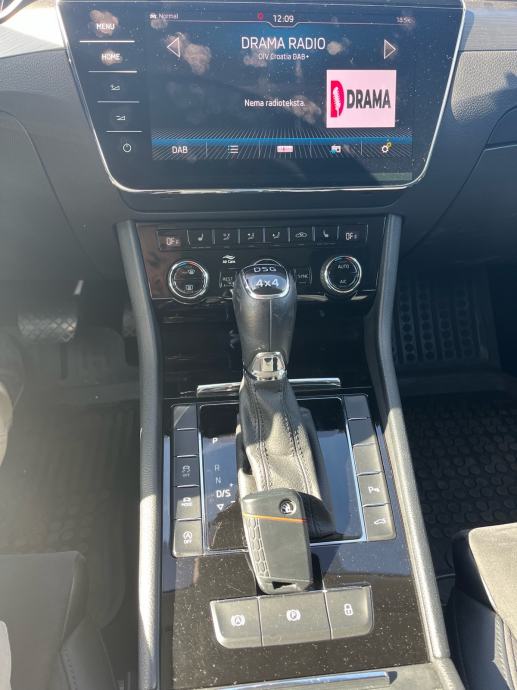 ŠKODA SUPERB PREMIUM 2.0 DSG 4x4 190ks, fotografija 13
