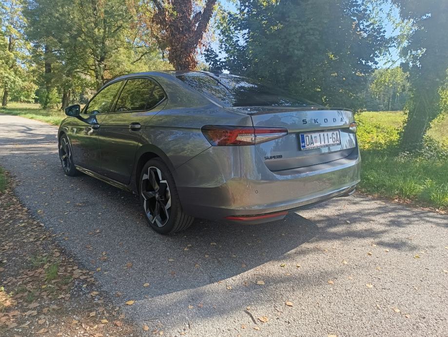 Škoda Superb Sportline 2,0 TDI DSG, fotografija 3