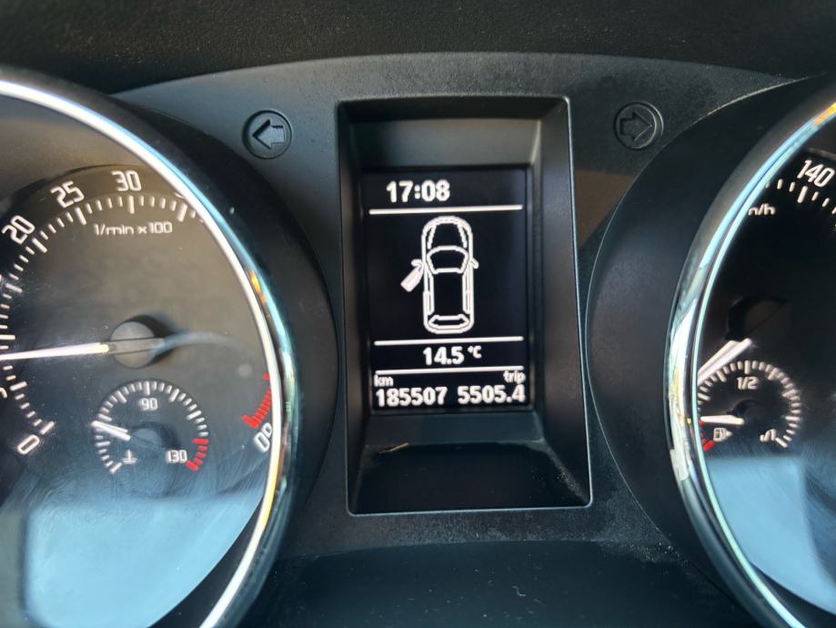 Škoda Yeti 2.0 TDI 4x4 odlično stanje, fotografija 9