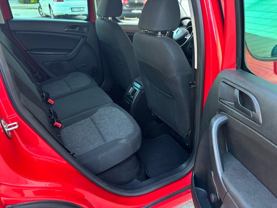 Škoda Yeti 2.0 TDI 4x4 odlično stanje, fotografija 13