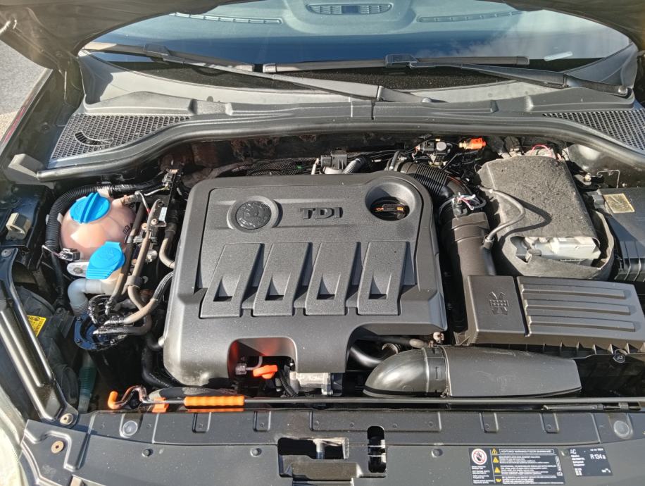 Škoda Yeti 2,0 TDI Ambiente mod.2013 - 175 TKM/ NAVI/ ALU/ PDC/ SERVIS, fotografija 18