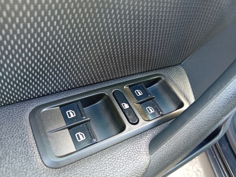 Škoda Yeti 2,0 TDI Ambiente mod.2013 - 175 TKM/ NAVI/ ALU/ PDC/ SERVIS, fotografija 10