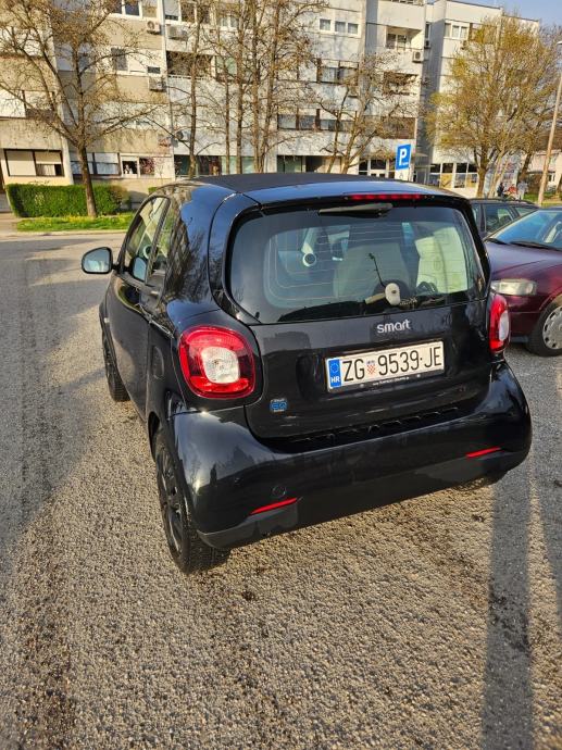 Smart EQ ForTwo 2021 god. - Reg 8. 2027 - odlično stanje, fotografija 3