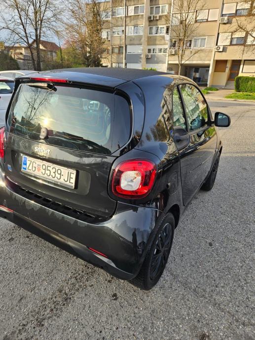 Smart EQ ForTwo 2021 god. - Reg 8. 2027 - odlično stanje, fotografija 6