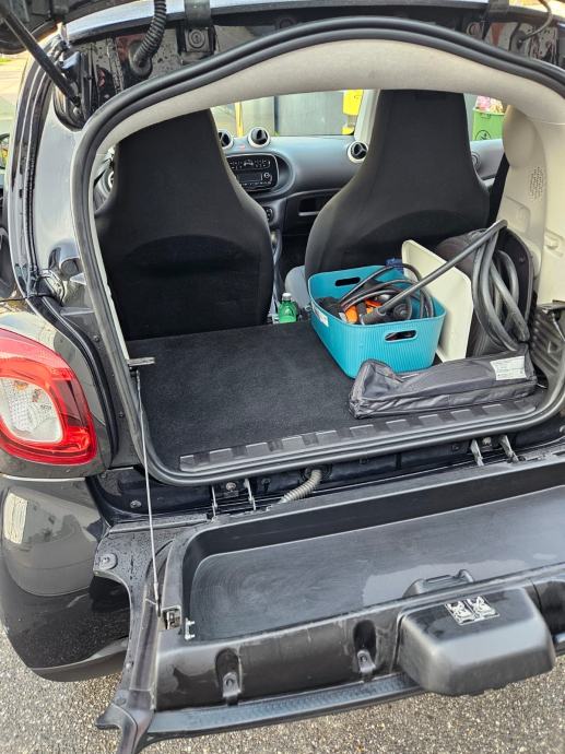 Smart EQ ForTwo 2021 god. - Reg 8. 2027 - odlično stanje, fotografija 8