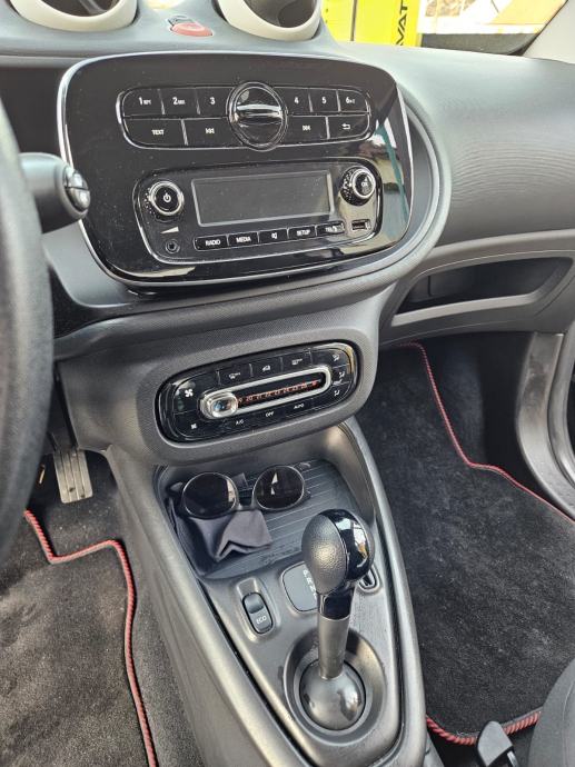 Smart EQ ForTwo 2021 god. - Reg 8. 2027 - odlično stanje, fotografija 11