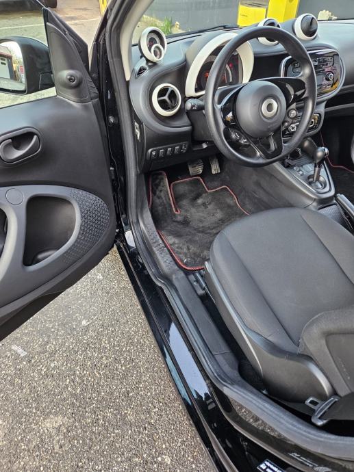 Smart EQ ForTwo 2021 god. - Reg 8. 2027 - odlično stanje, fotografija 13