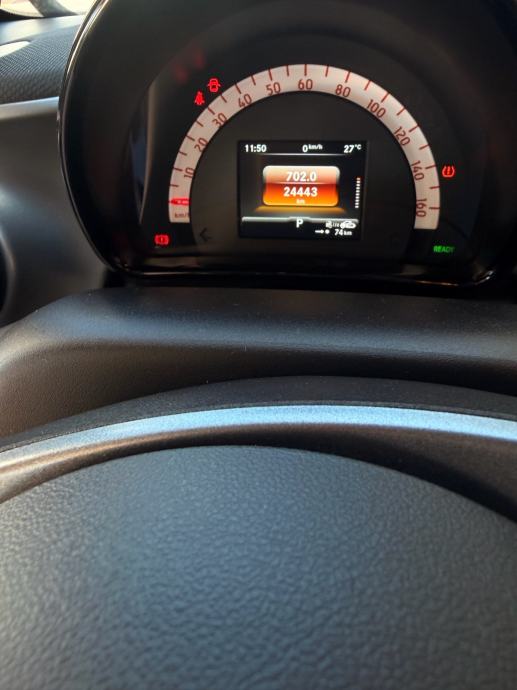 Smart EQ fortwo kao nov, garažiran- FULL OPREMA, fotografija 9