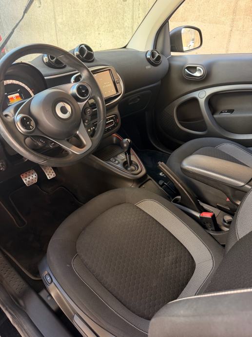 Smart EQ fortwo kao nov, garažiran- FULL OPREMA, fotografija 6