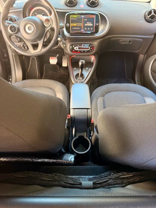 Smart EQ fortwo kao nov, garažiran- FULL OPREMA, fotografija 7