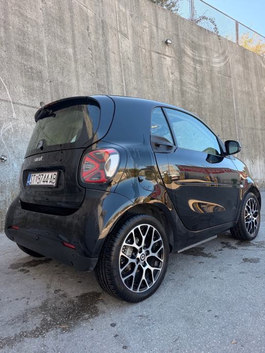 Smart EQ fortwo kao nov, garažiran- FULL OPREMA, fotografija 2