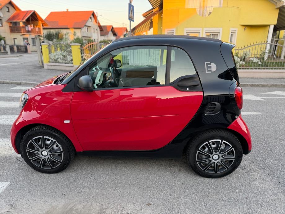 Smart EQ fortwo KUĆNI I BRZI PUNJAČ, RADAR,SERVISNA, 2KLJUČA,REGA9/27…, fotografija 6