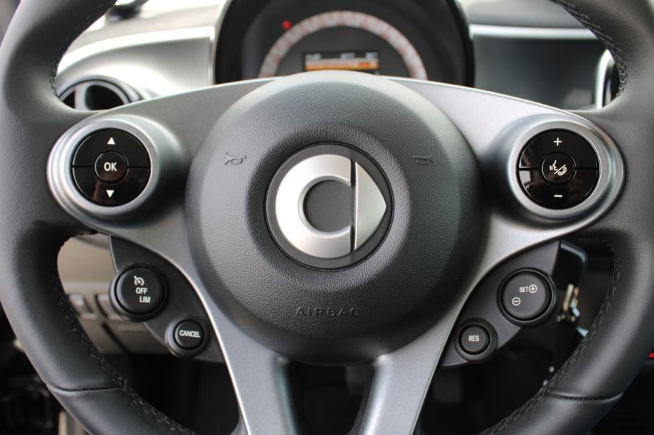 ➡️ Smart EQ Panorama LED ALU NAVI PDC R-Cam Andrioid/Apple Car 2021., fotografija 17