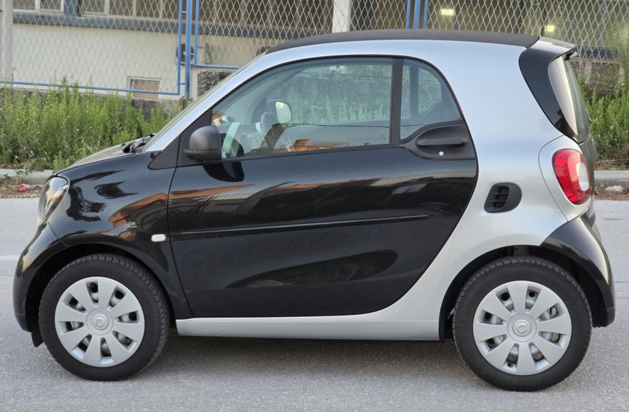 Smart fortwo 1.0 75ks 12/2017g odlično stanje, klima, servo volan, led, fotografija 14