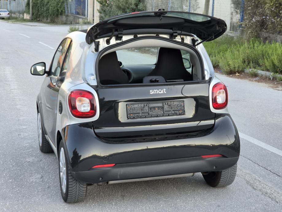 Smart fortwo 1.0 75ks 12/2017g odlično stanje, klima, servo volan, led, fotografija 11