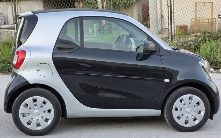 Smart fortwo 1.0 75ks 12/2017g odlično stanje, klima, servo volan, led, fotografija 13