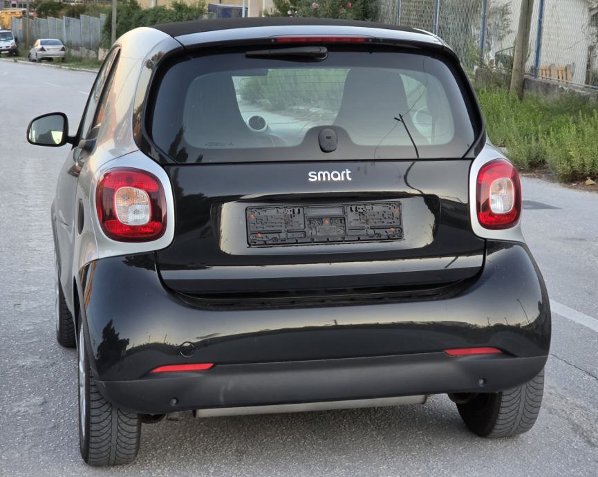 Smart fortwo 1.0 75ks 12/2017g odlično stanje, klima, servo volan, led, fotografija 7
