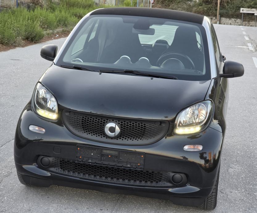 Smart fortwo 1.0 75ks 12/2017g odlično stanje, klima, servo volan, led, fotografija 2