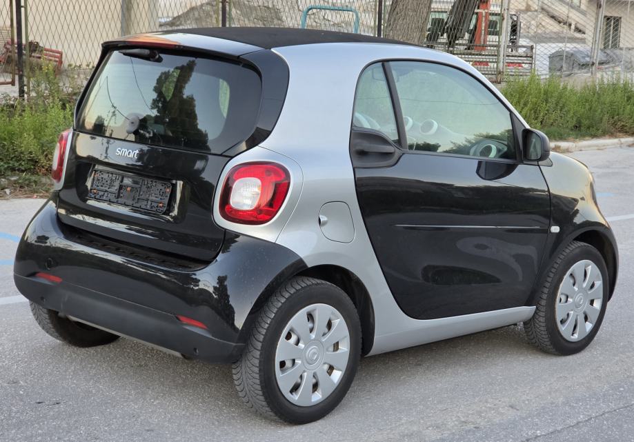 Smart fortwo 1.0 75ks 12/2017g odlično stanje, klima, servo volan, led, fotografija 8