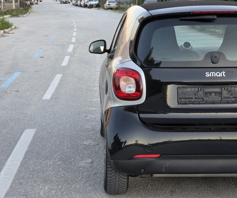 Smart fortwo 1.0 75ks 12/2017g odlično stanje, klima, servo volan, led, fotografija 5