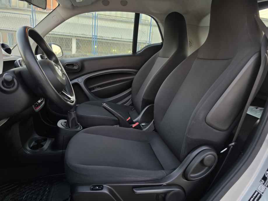 Smart fortwo 1.0 75ks 12/2017g odlično stanje, klima, servo volan, led, fotografija 16