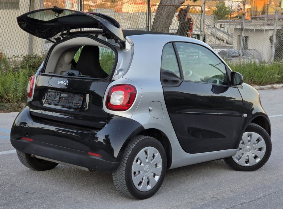 Smart fortwo 1.0 75ks 12/2017g odlično stanje, klima, servo volan, led, fotografija 12