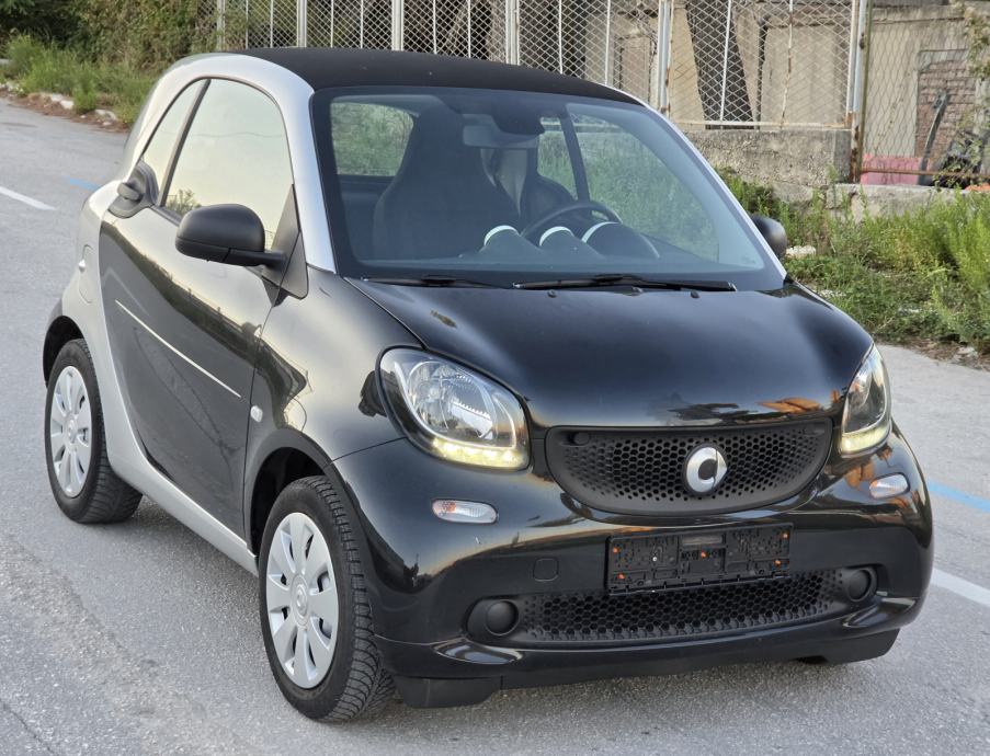 Smart fortwo 1.0 75ks 12/2017g odlično stanje, klima, servo volan, led, fotografija 3