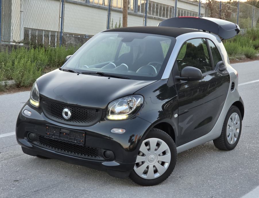 Smart fortwo 1.0 75ks 12/2017g odlično stanje, klima, servo volan, led, fotografija 6
