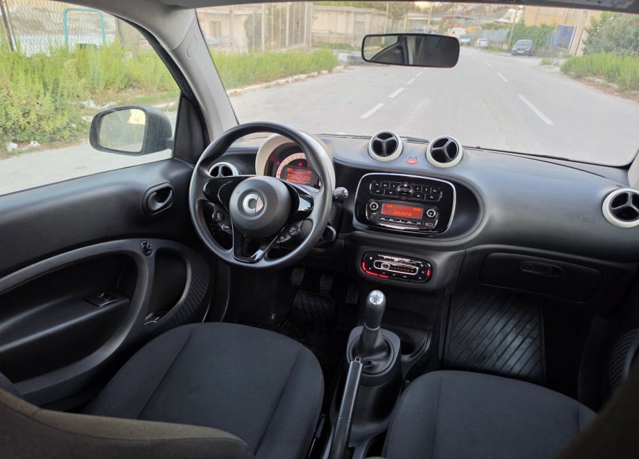 Smart fortwo 1.0 75ks 12/2017g odlično stanje, klima, servo volan, led, fotografija 18
