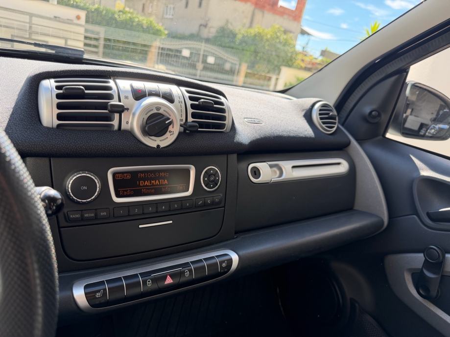 Smart fortwo coupe 1,0, automatik, klima, fotografija 16