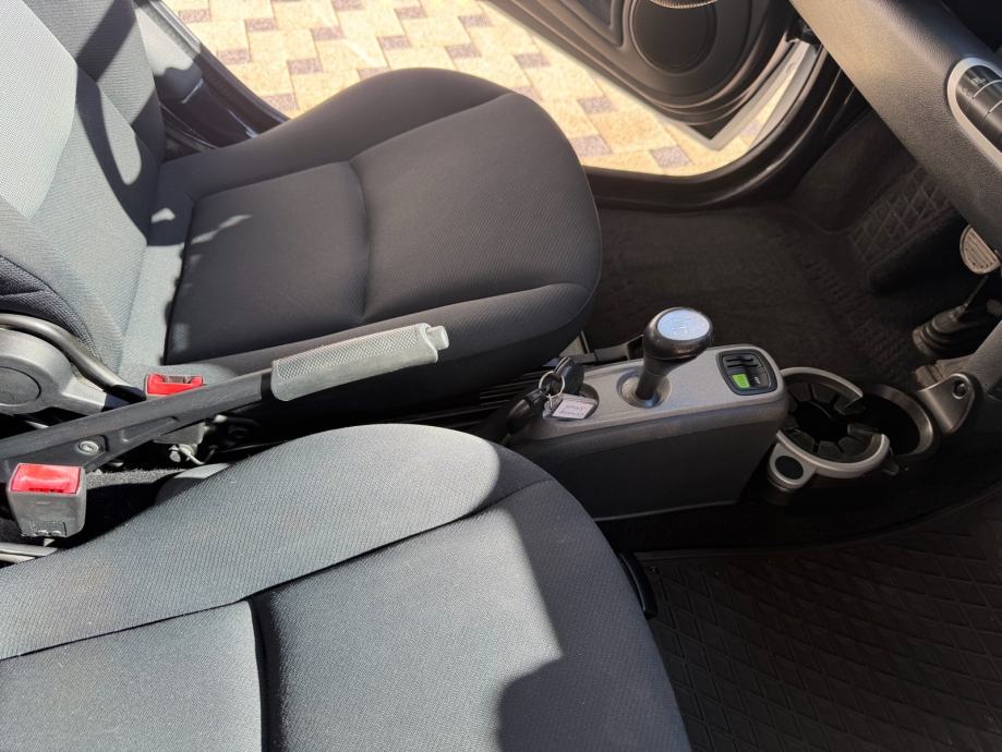 Smart fortwo coupe 1,0, automatik, klima, fotografija 11