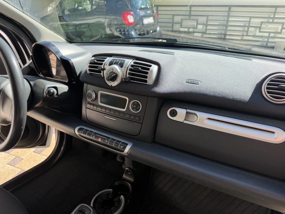 Smart fortwo coupe 1,0, automatik, klima, fotografija 12