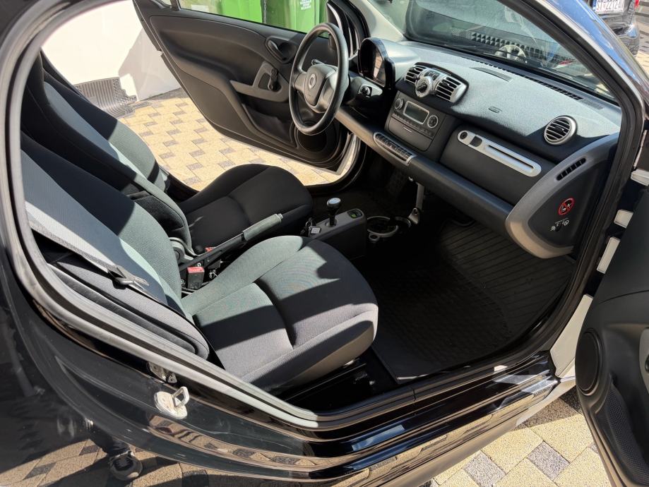 Smart fortwo coupe 1,0, automatik, klima, fotografija 17