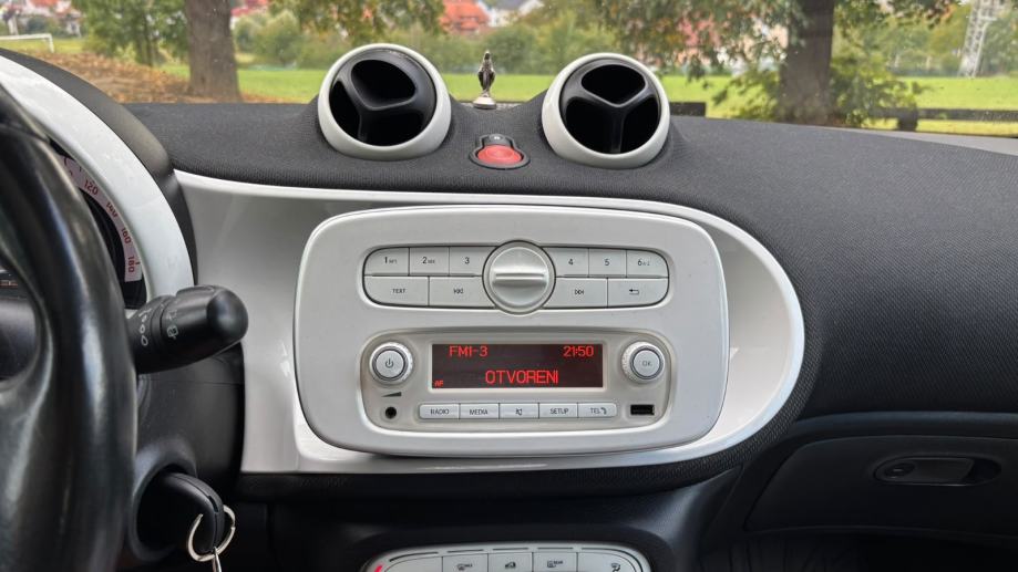 Smart fortwo coupe Panorama . Top stanje ! 117 tkm ! Reg 10/27, fotografija 18