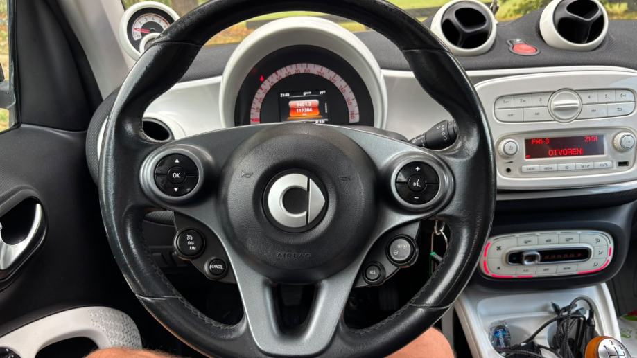 Smart fortwo coupe Panorama . Top stanje ! 117 tkm ! Reg 10/27, fotografija 17