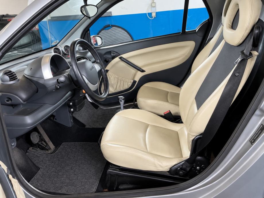 Smart fortwo GRANDSTYLE PASSION Dark Green Koža Panorama Klima, fotografija 5