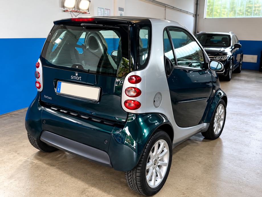 Smart fortwo GRANDSTYLE PASSION Dark Green Koža Panorama Klima, fotografija 2