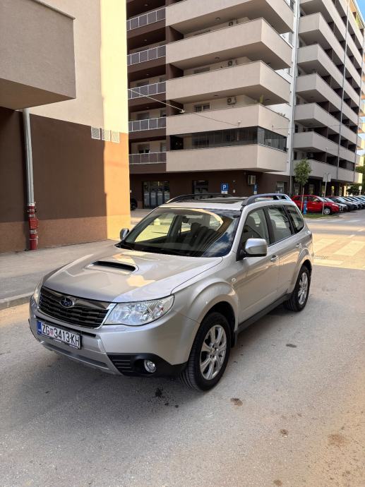 Subaru Forester 2,0 T-D XS VQ AWD, fotografija 3
