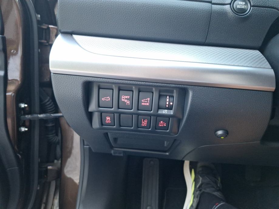 SUBARU OUTBACK 2.0 D AWD 4x4 AUTOMATIK,KAMERA, NAVIGACIJA,ALU 18, fotografija 10