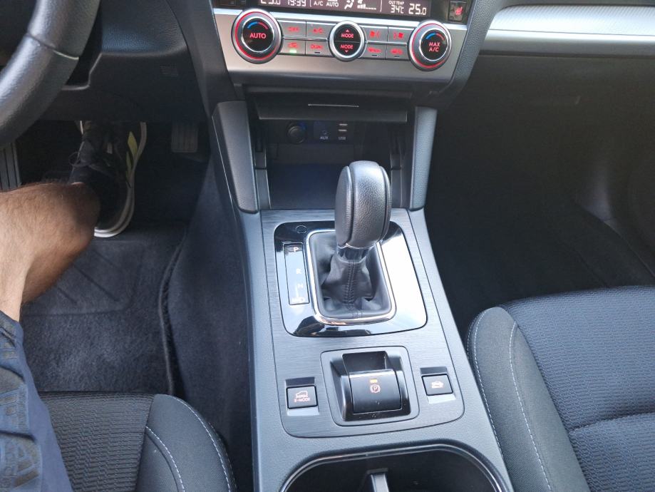 SUBARU OUTBACK 2.0 D AWD 4x4 AUTOMATIK,KAMERA, NAVIGACIJA,ALU 18, fotografija 14